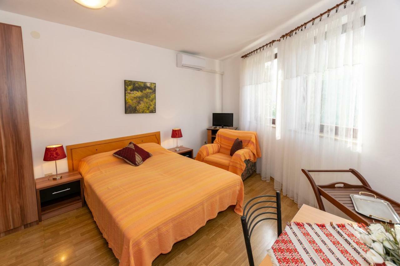 Apartments Mirjana Pula Ngoại thất bức ảnh