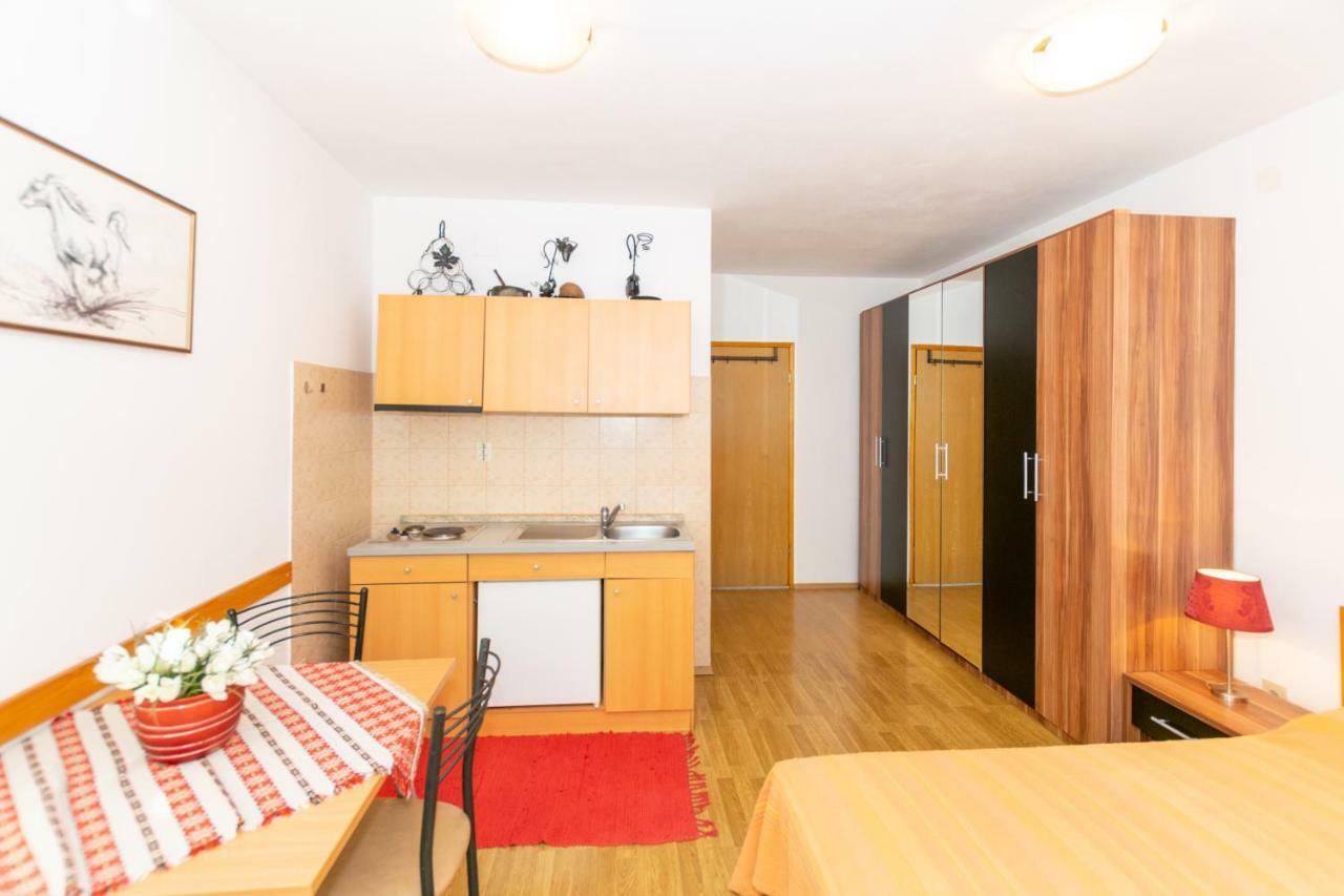 Apartments Mirjana Pula Ngoại thất bức ảnh