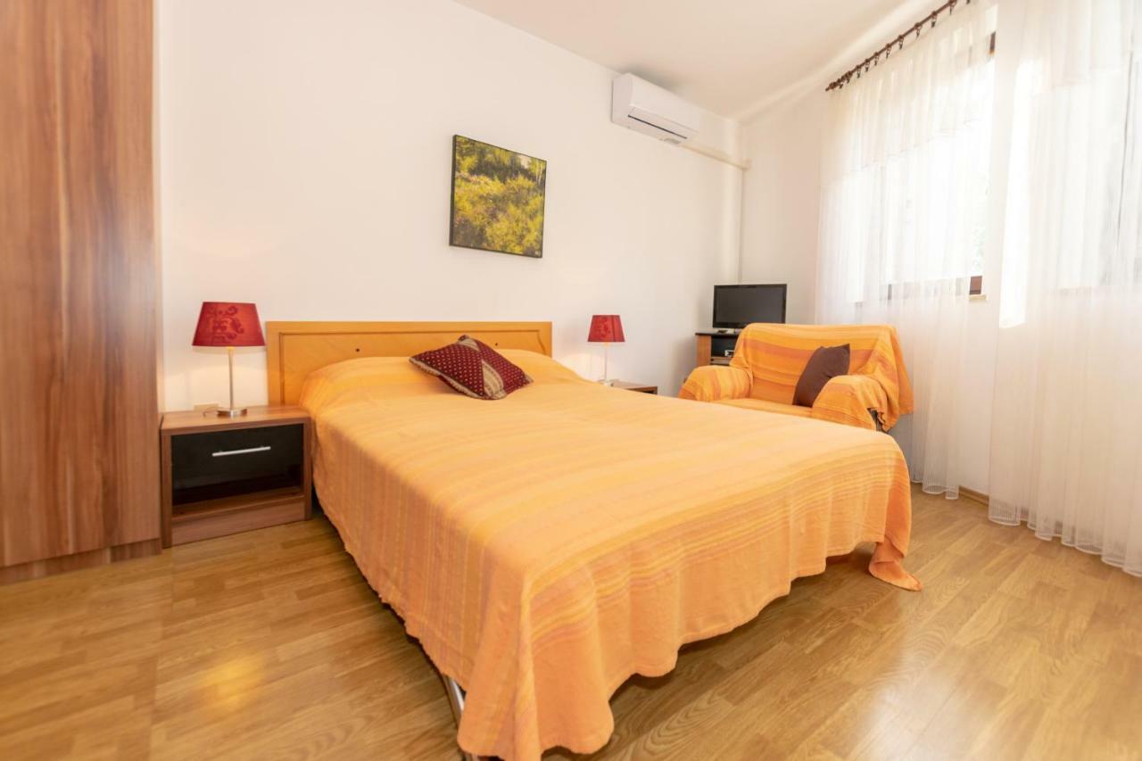 Apartments Mirjana Pula Ngoại thất bức ảnh
